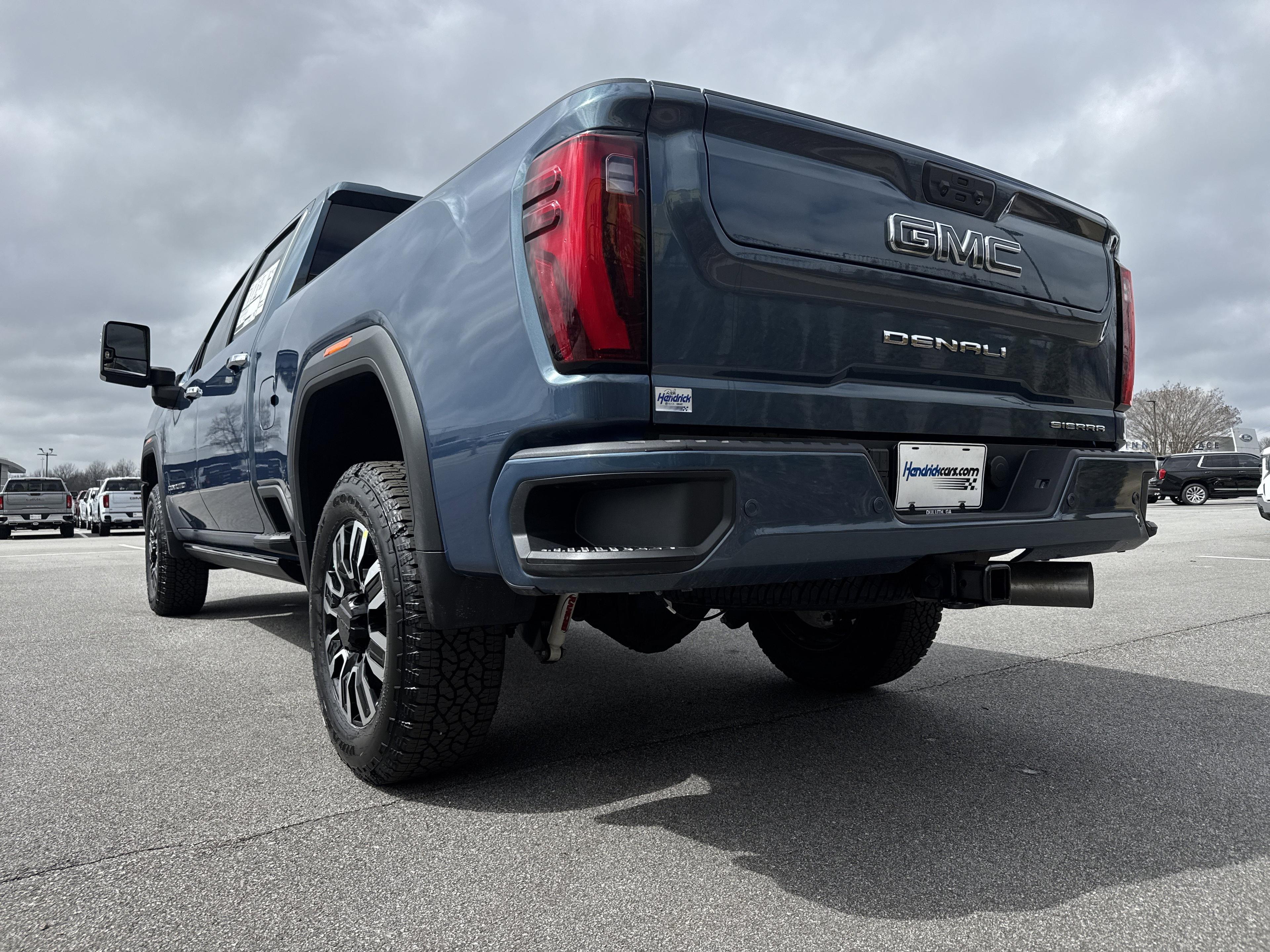 GMC Sierra 2500 Hd Denali Ultimate Four Wheel Drive Crew Cab - Thumbnail 7