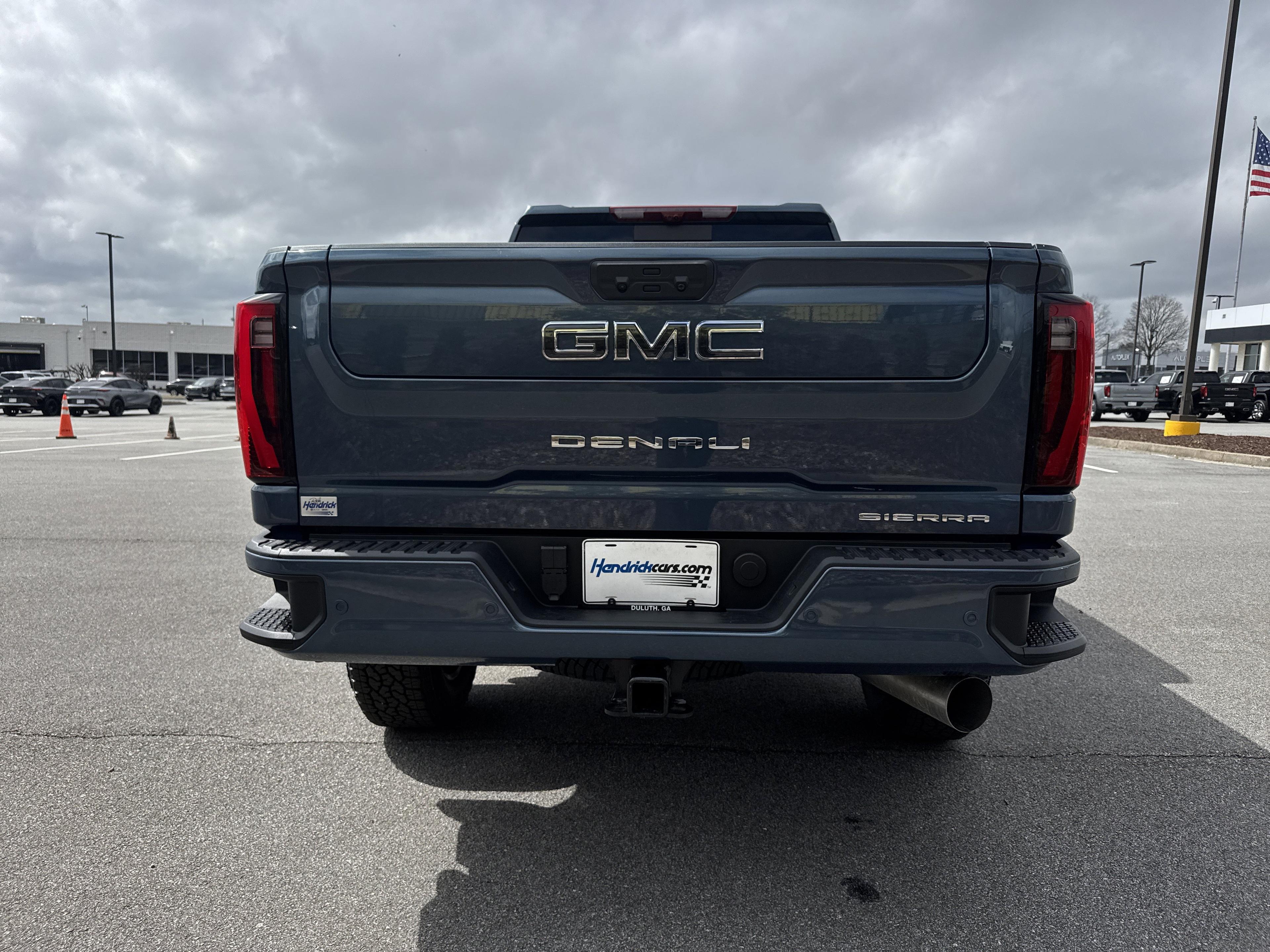 GMC Sierra 2500 Hd Denali Ultimate Four Wheel Drive Crew Cab - Thumbnail 8