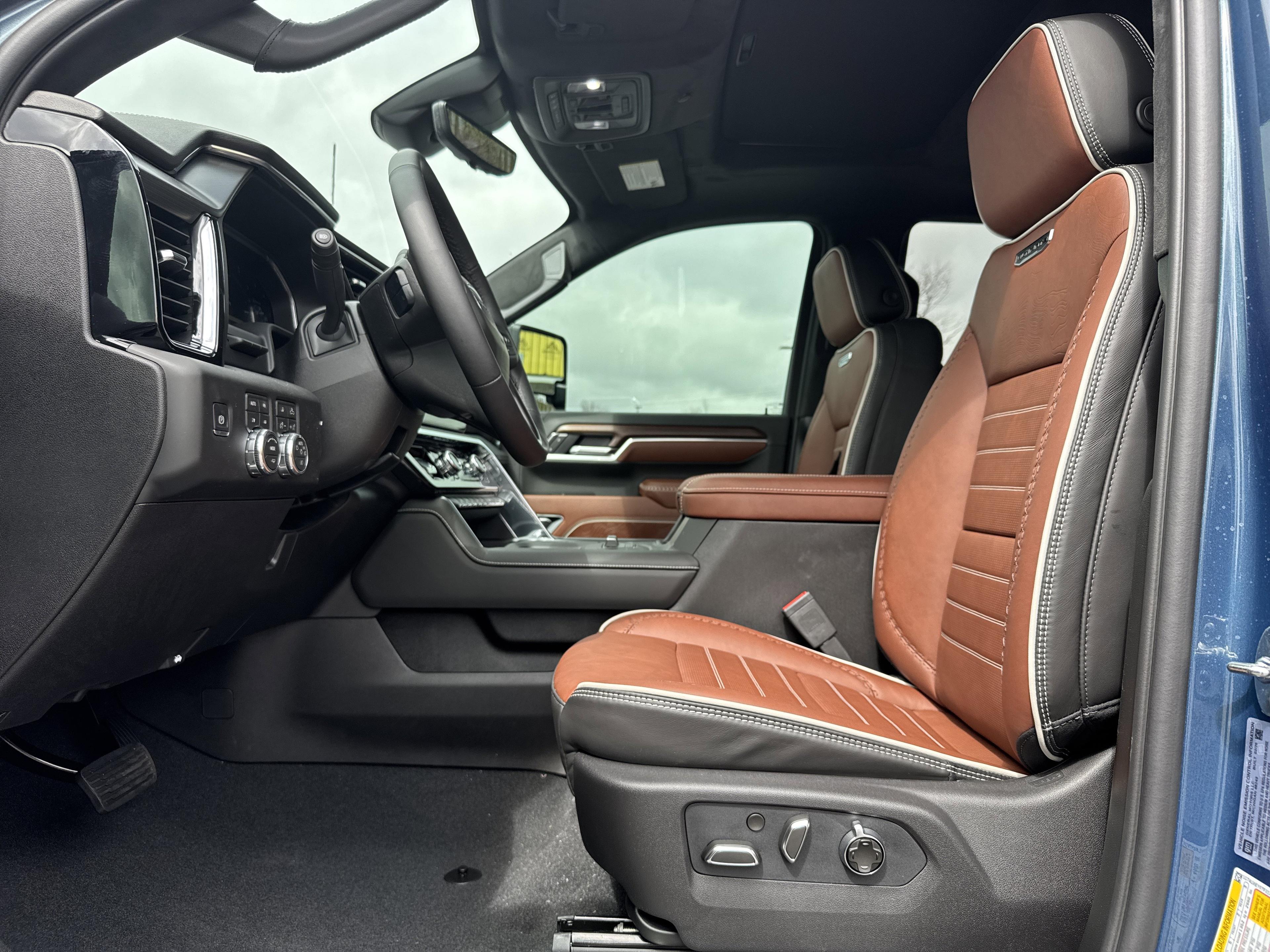 GMC Sierra 2500 Hd Denali Ultimate Four Wheel Drive Crew Cab - Thumbnail 15