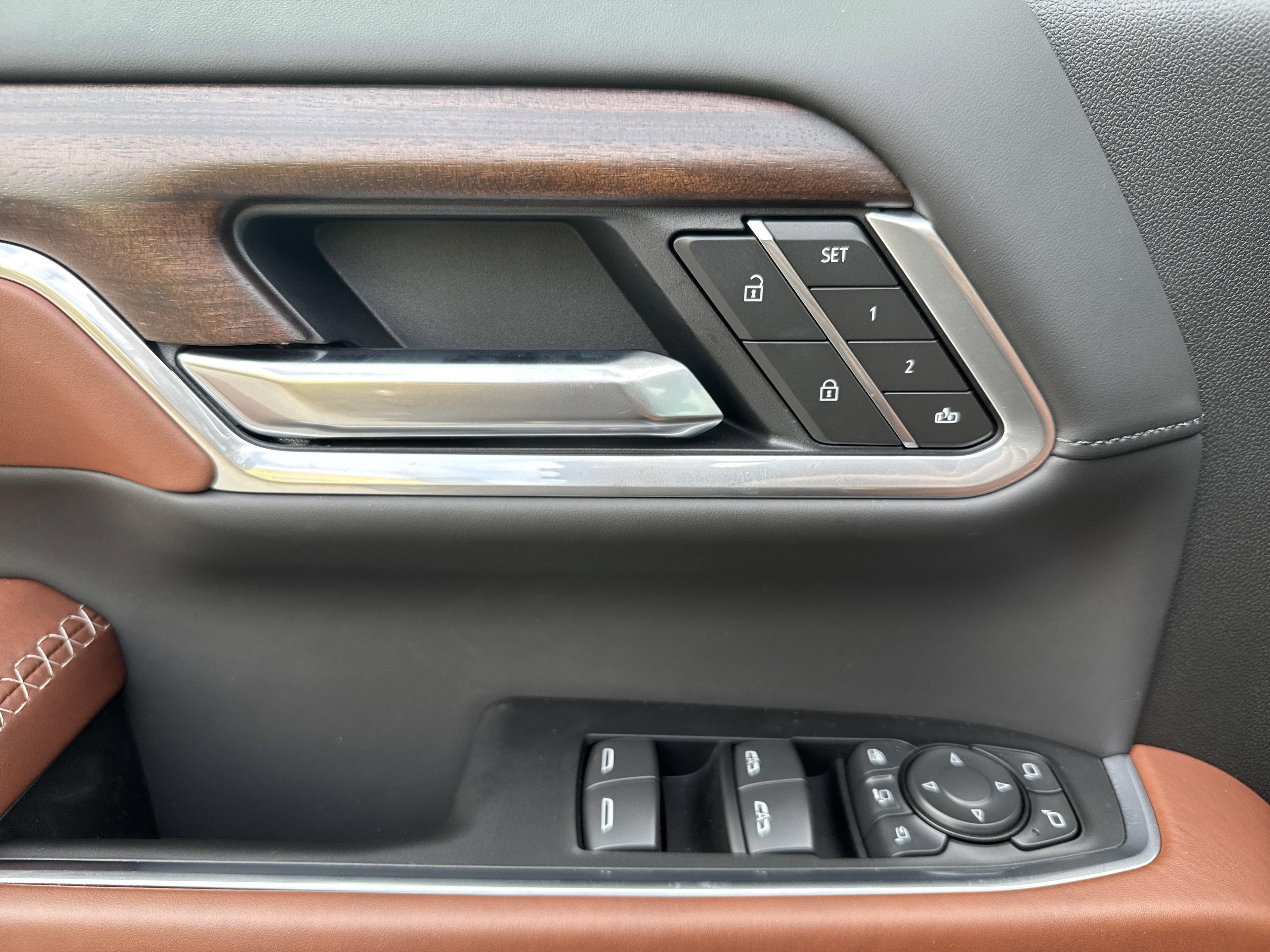 GMC Sierra 2500 Hd Denali Ultimate Four Wheel Drive Crew Cab - Thumbnail 14