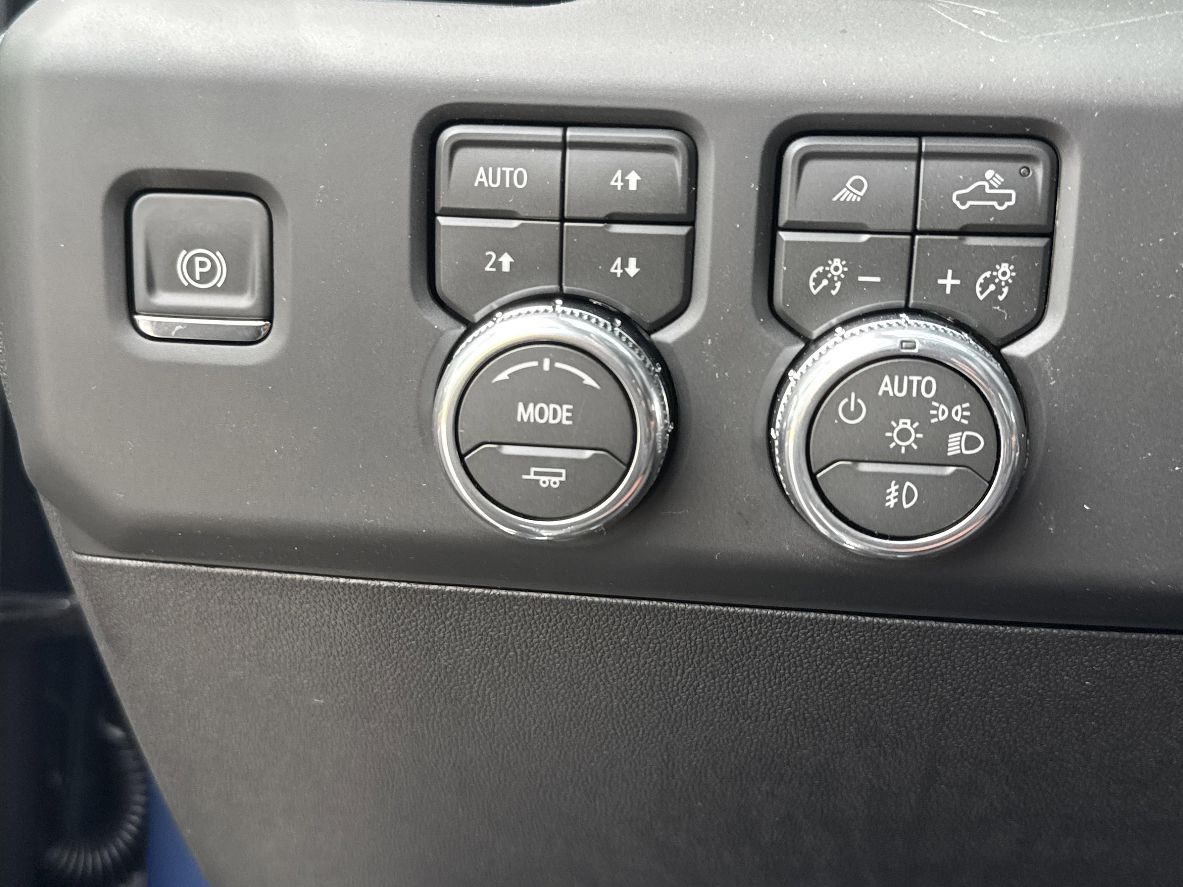 GMC Sierra 2500 Hd Denali Ultimate Four Wheel Drive Crew Cab - Thumbnail 17