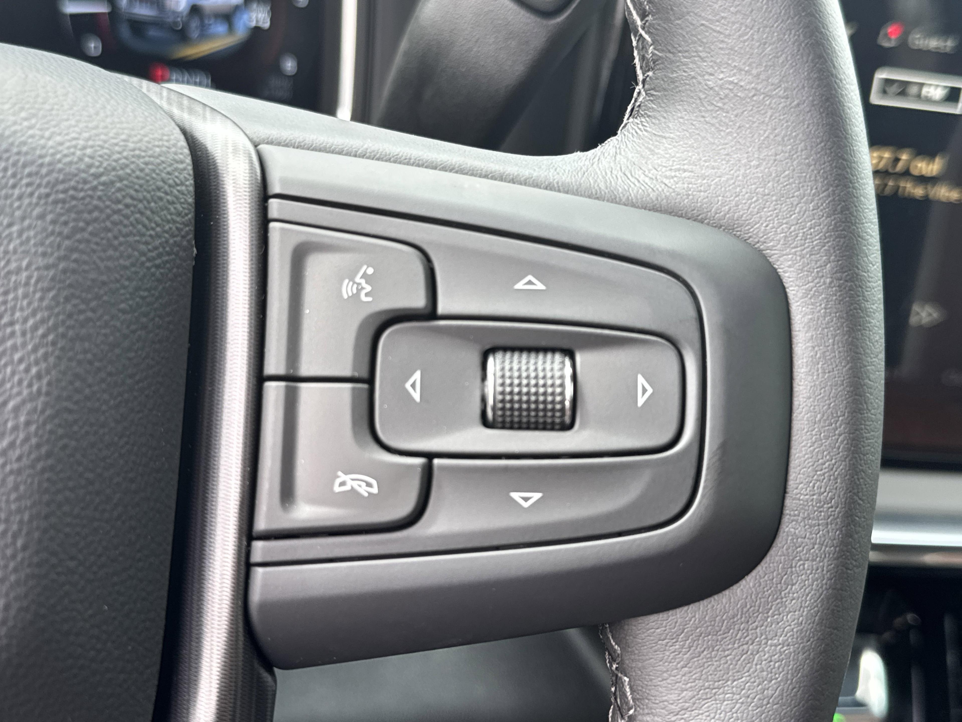 GMC Sierra 2500 Hd Denali Ultimate Four Wheel Drive Crew Cab - Thumbnail 19