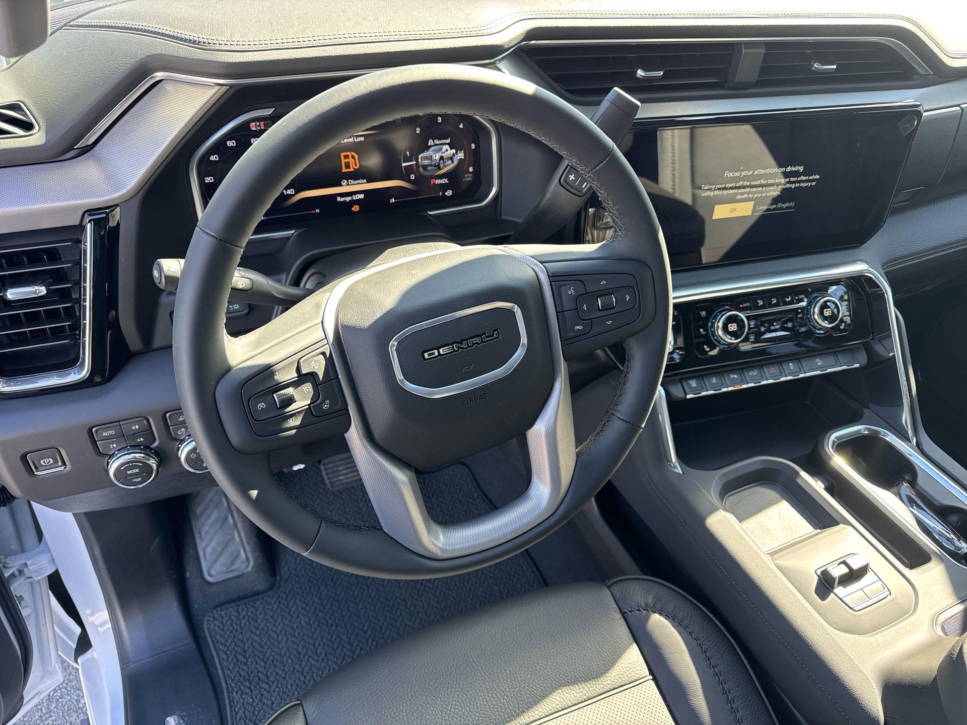 GMC Sierra 2500 Hd Denali Four Wheel Drive Crew Cab - Thumbnail 17