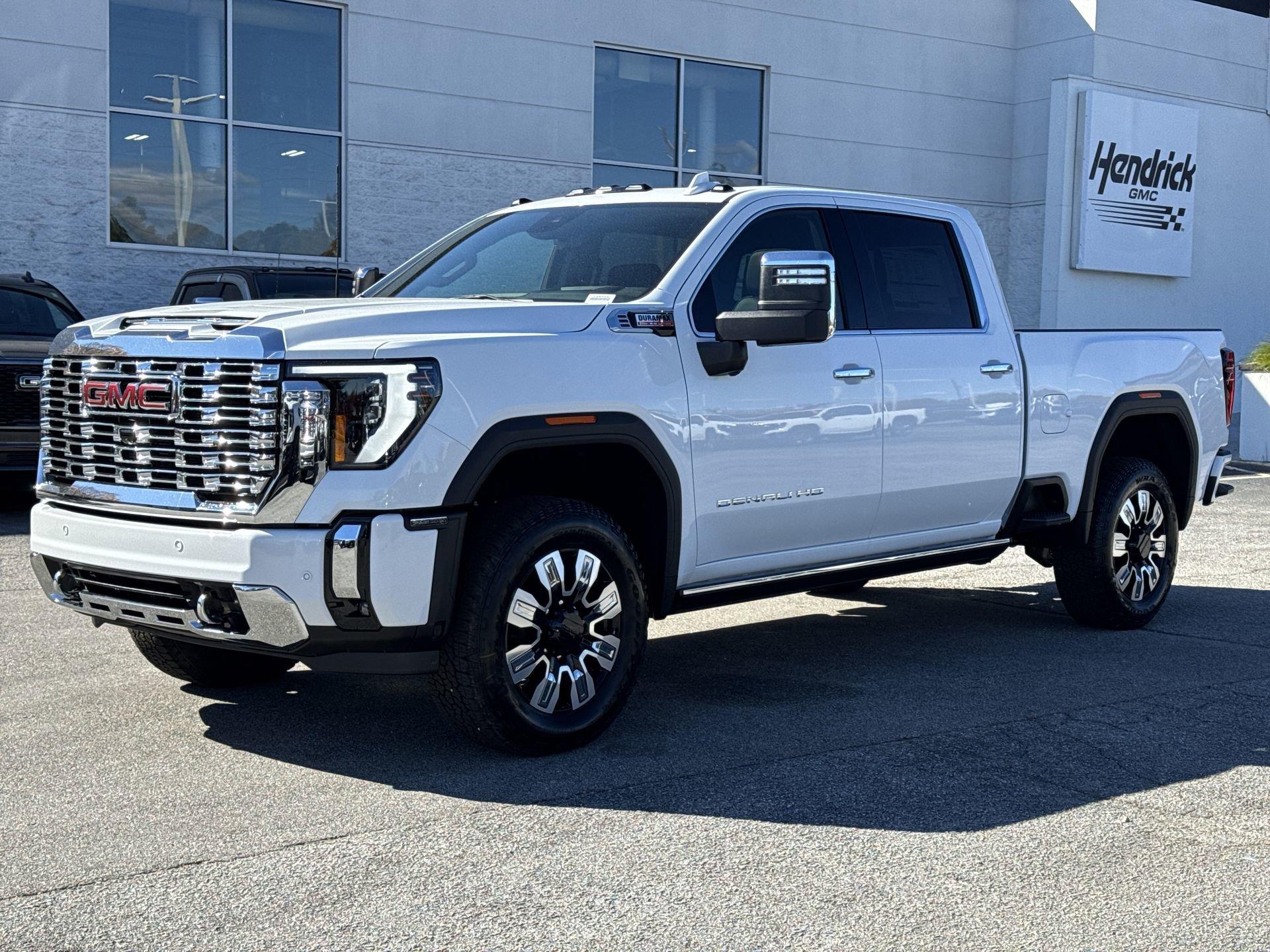 GMC Sierra 2500 Hd Denali Four Wheel Drive Crew Cab - Thumbnail 4