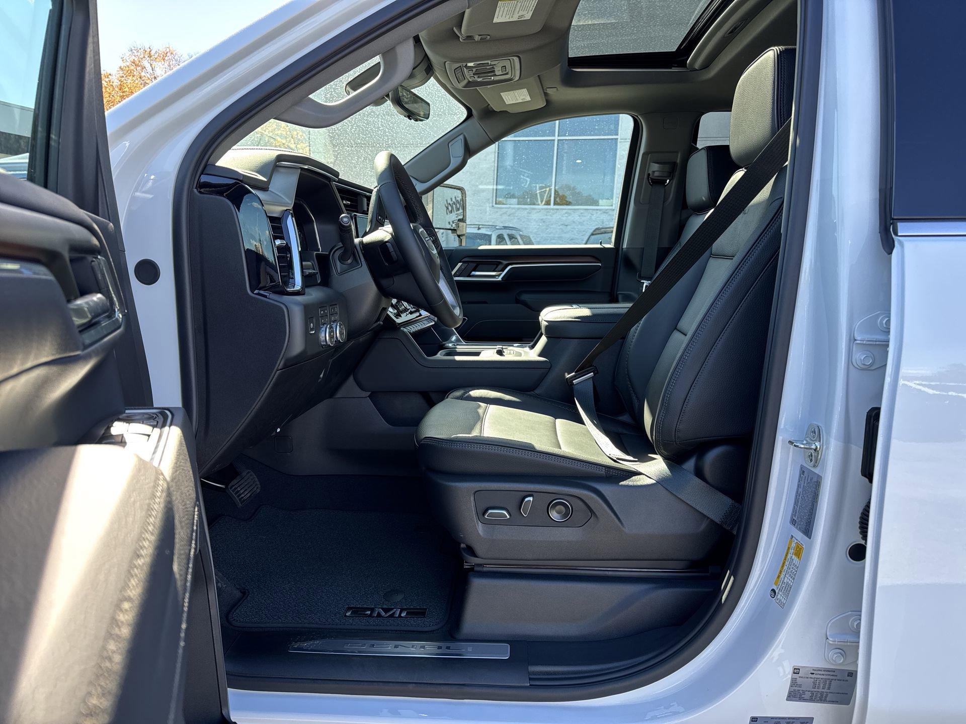 GMC Sierra 2500 Hd Denali Four Wheel Drive Crew Cab - Thumbnail 15