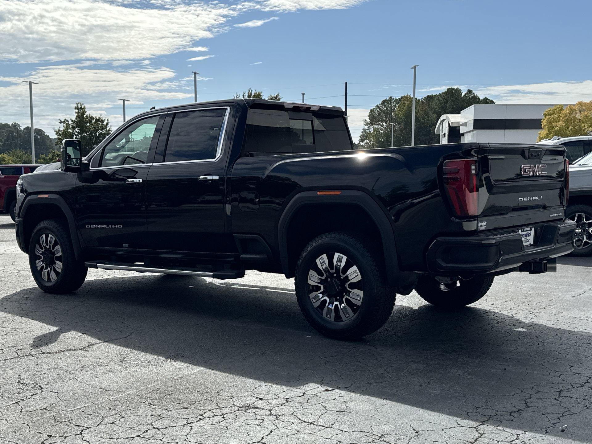 GMC Sierra 2500 Hd Denali Four Wheel Drive Crew Cab - Thumbnail 7