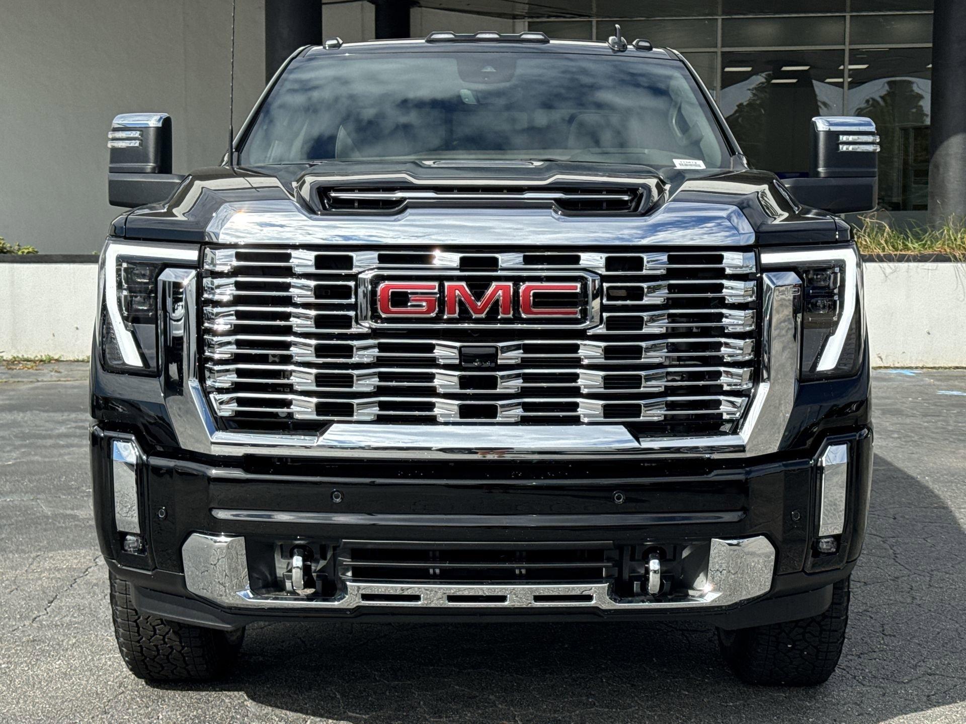 GMC Sierra 2500 Hd Denali Four Wheel Drive Crew Cab - Thumbnail 3