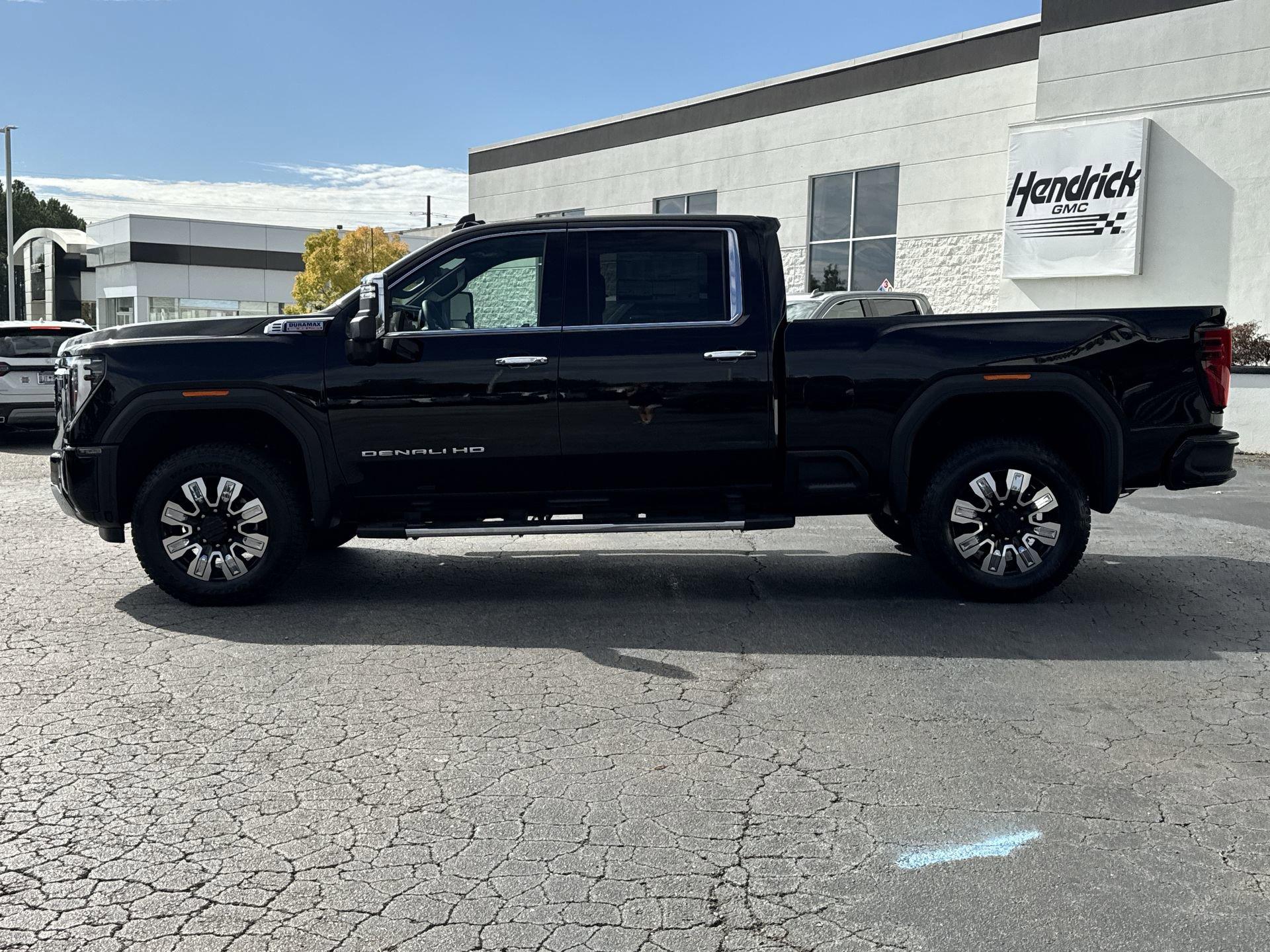 GMC Sierra 2500 Hd Denali Four Wheel Drive Crew Cab - Thumbnail 6