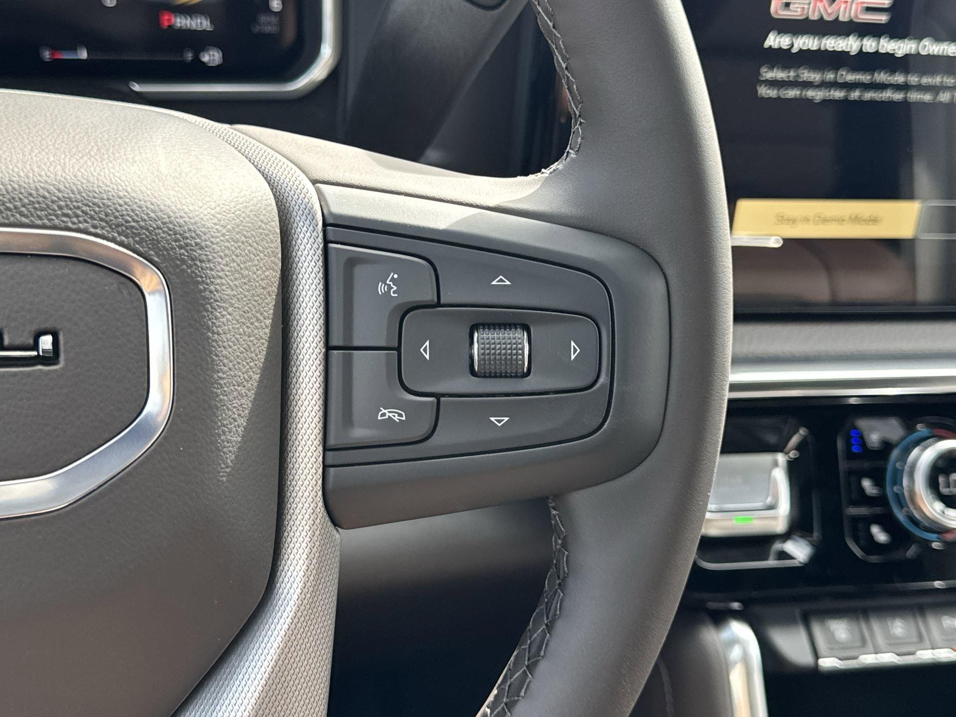 GMC Sierra 2500 Hd Denali Four Wheel Drive Crew Cab - Thumbnail 19