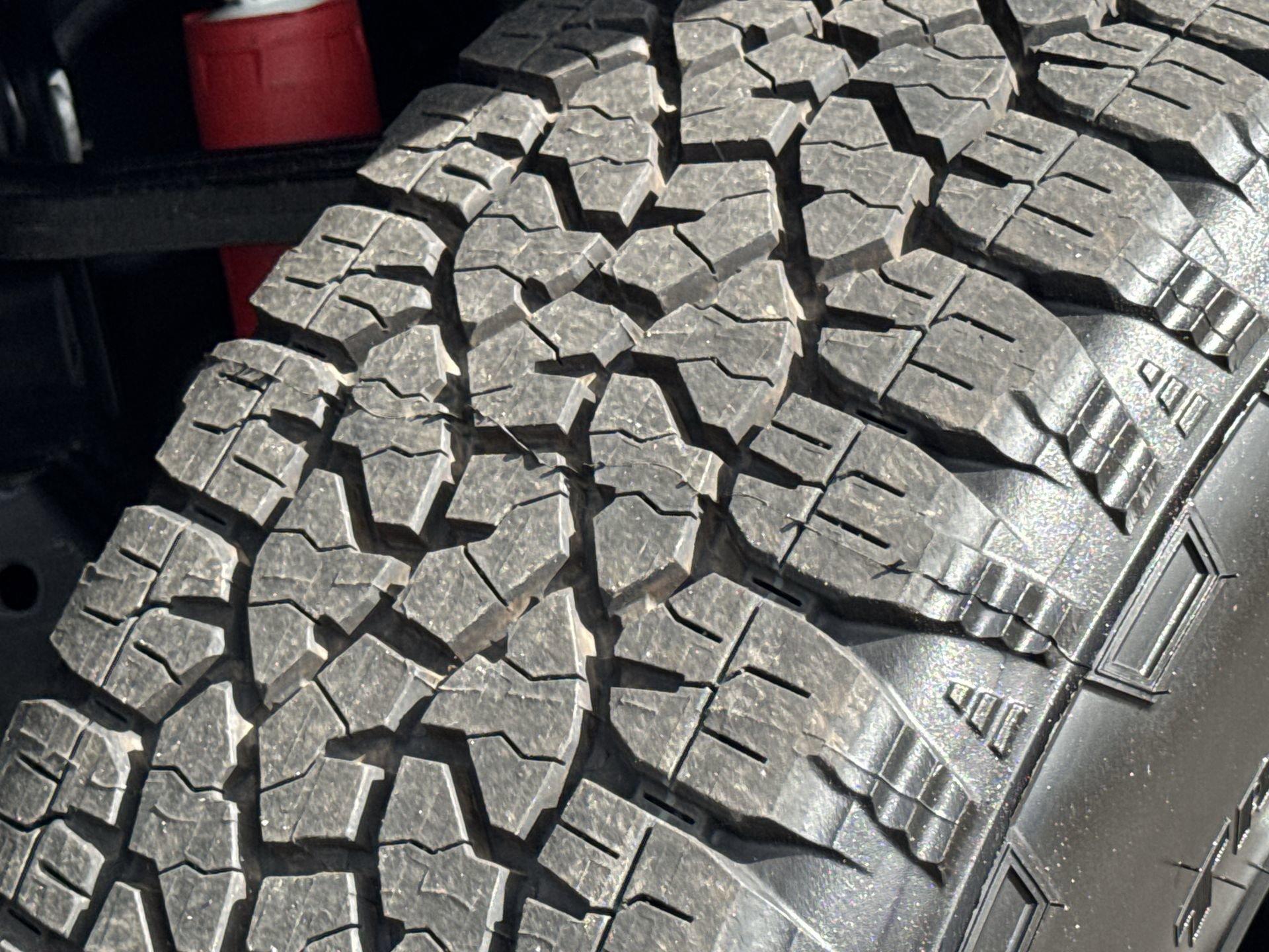 GMC Sierra 2500 Hd Denali Four Wheel Drive Crew Cab - Thumbnail 11