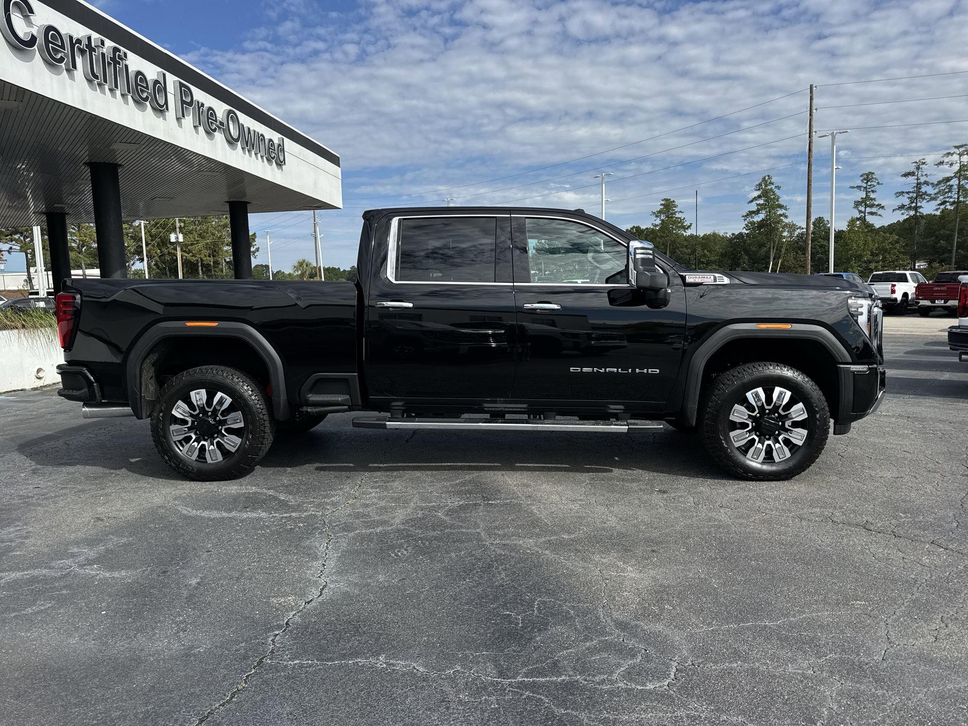 GMC Sierra 2500 Hd Denali Four Wheel Drive Crew Cab - Thumbnail 10