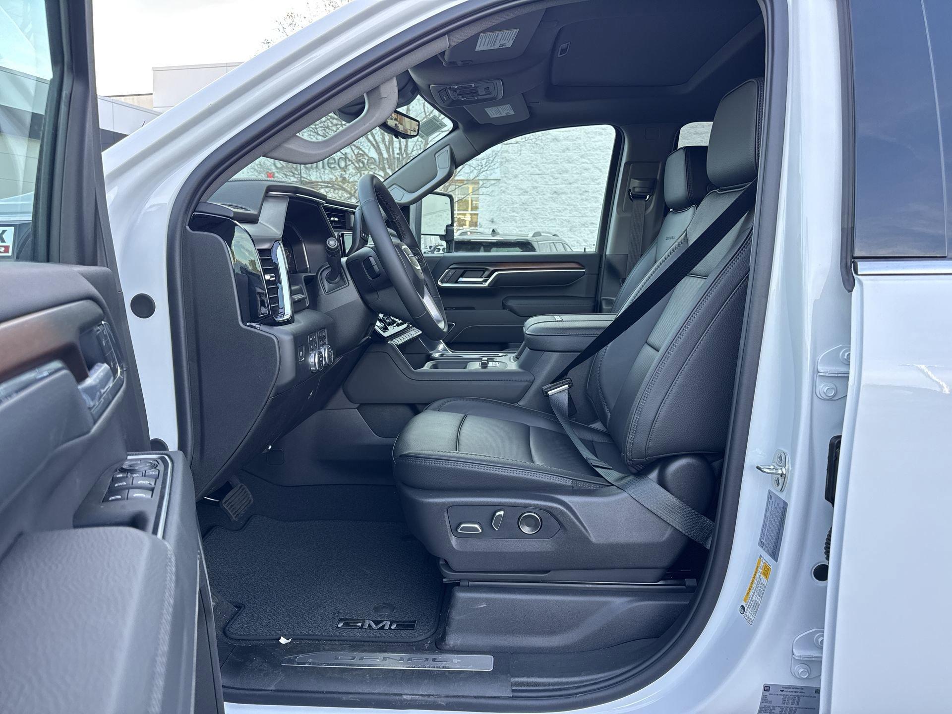 GMC Sierra 2500 Hd Denali Four Wheel Drive Crew Cab - Thumbnail 14