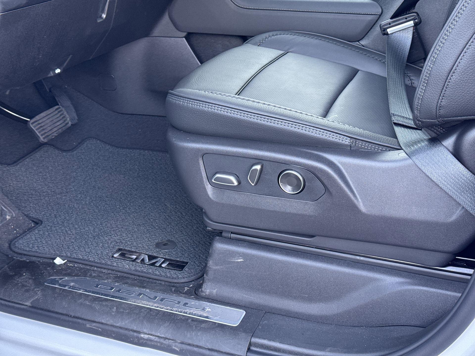 GMC Sierra 2500 Hd Denali Four Wheel Drive Crew Cab - Thumbnail 15