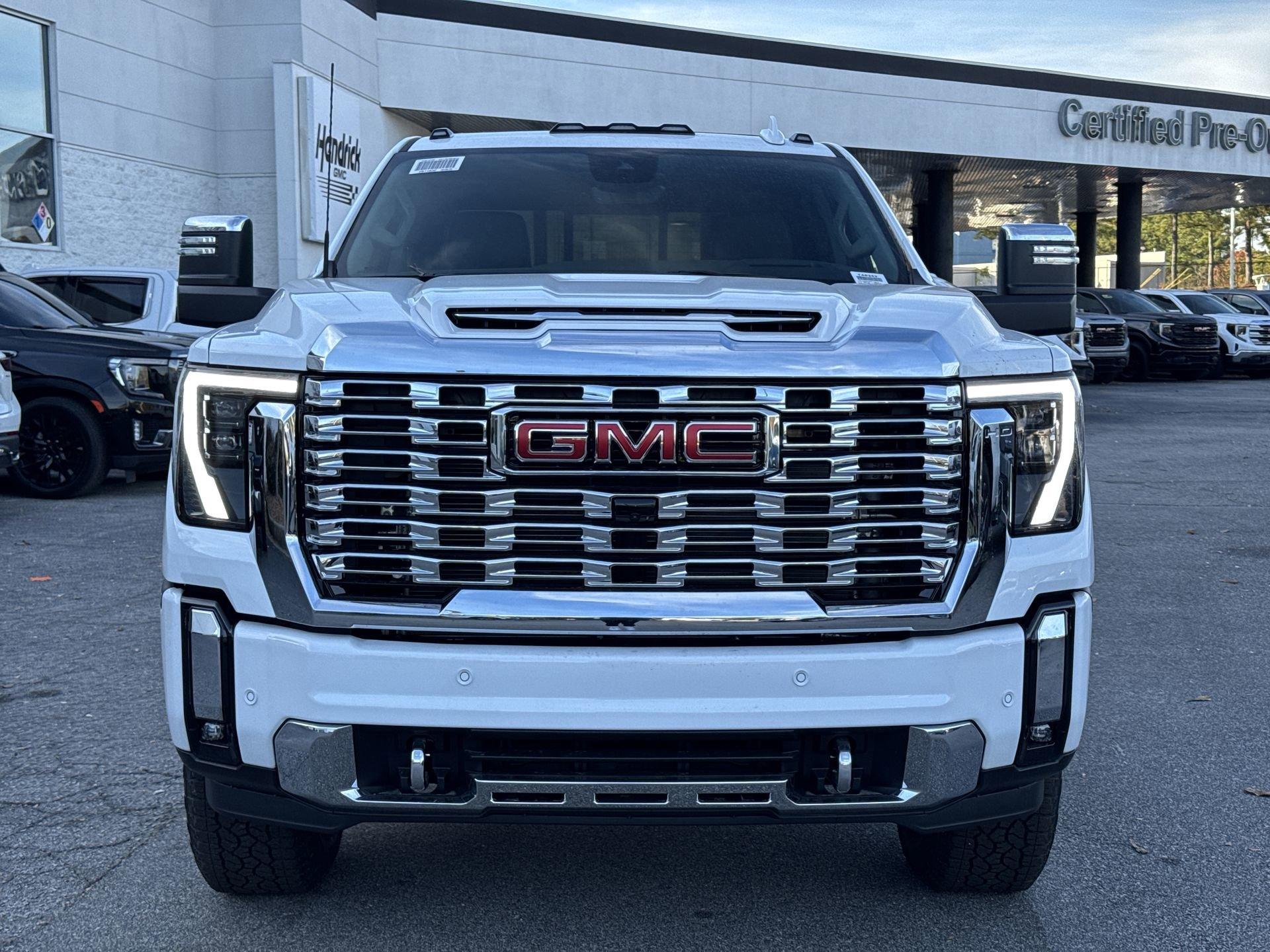 GMC Sierra 2500 Hd Denali Four Wheel Drive Crew Cab - Thumbnail 3