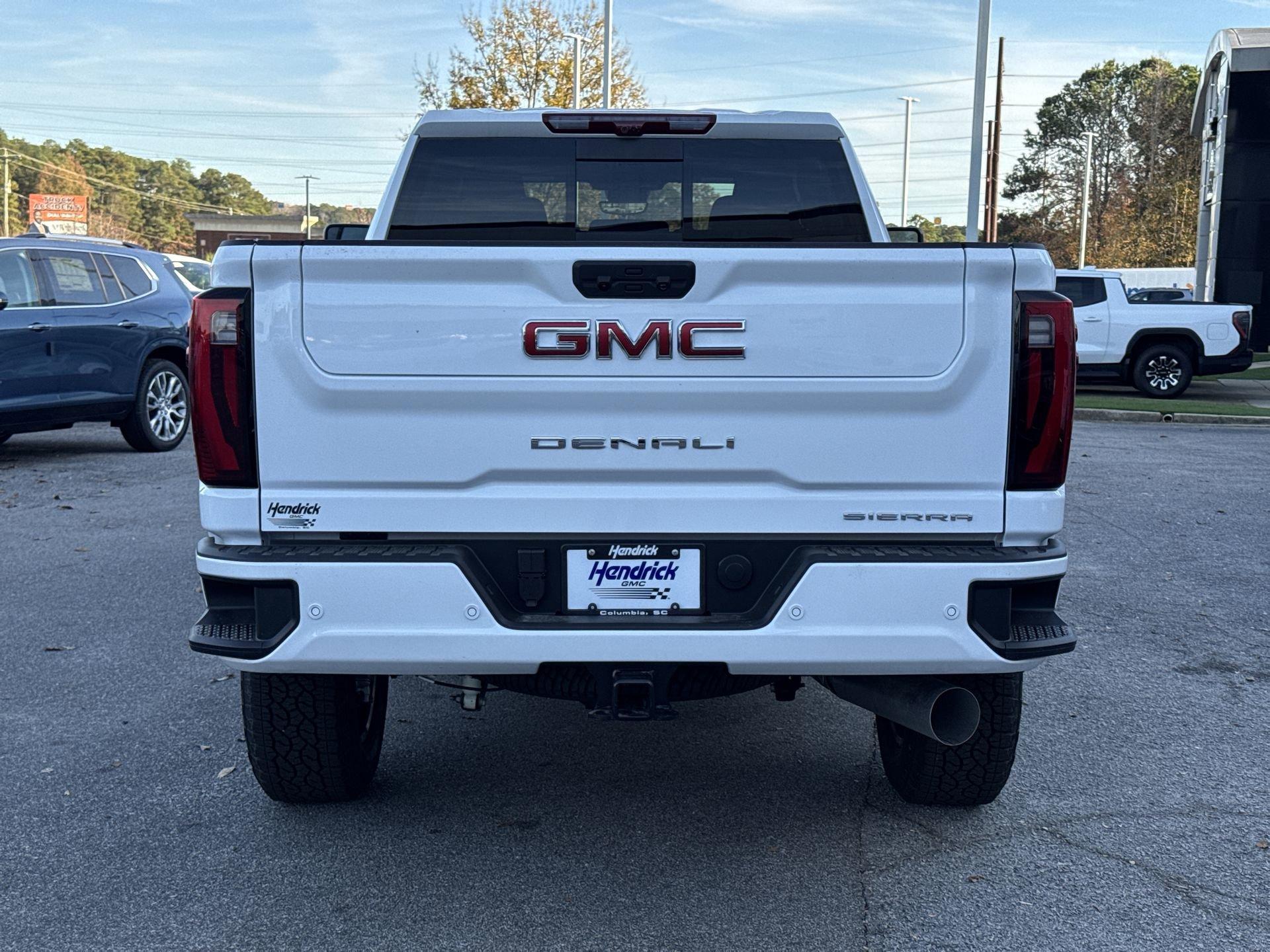 GMC Sierra 2500 Hd Denali Four Wheel Drive Crew Cab - Thumbnail 7