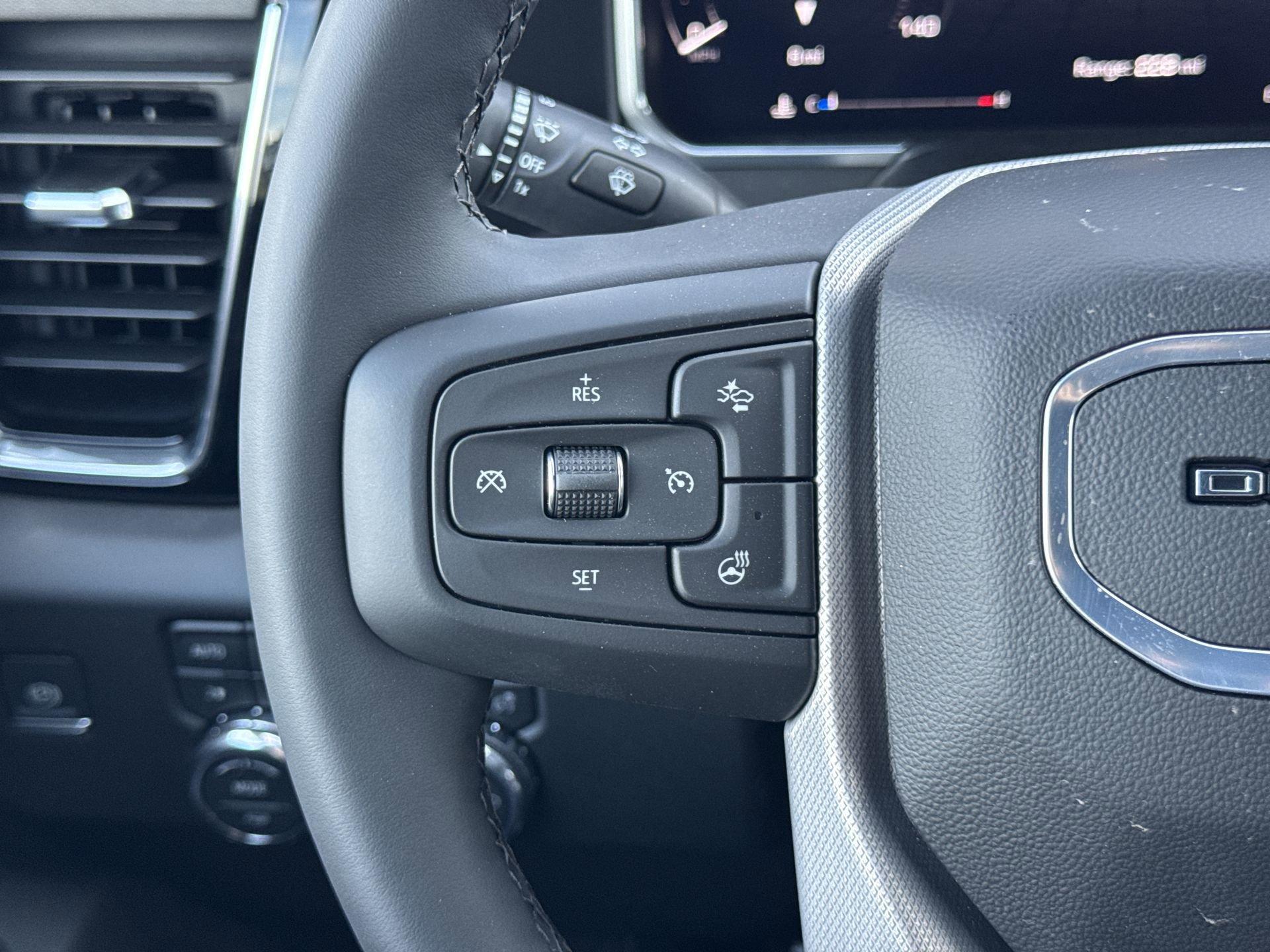 GMC Sierra 2500 Hd Denali Four Wheel Drive Crew Cab - Thumbnail 17