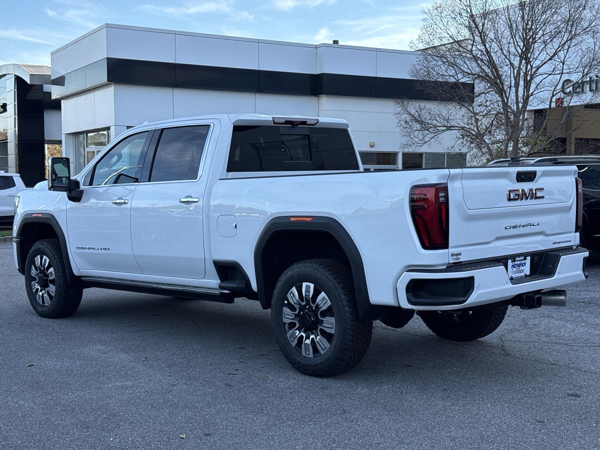 GMC Sierra 2500 Hd Denali Four Wheel Drive Crew Cab - Thumbnail 6