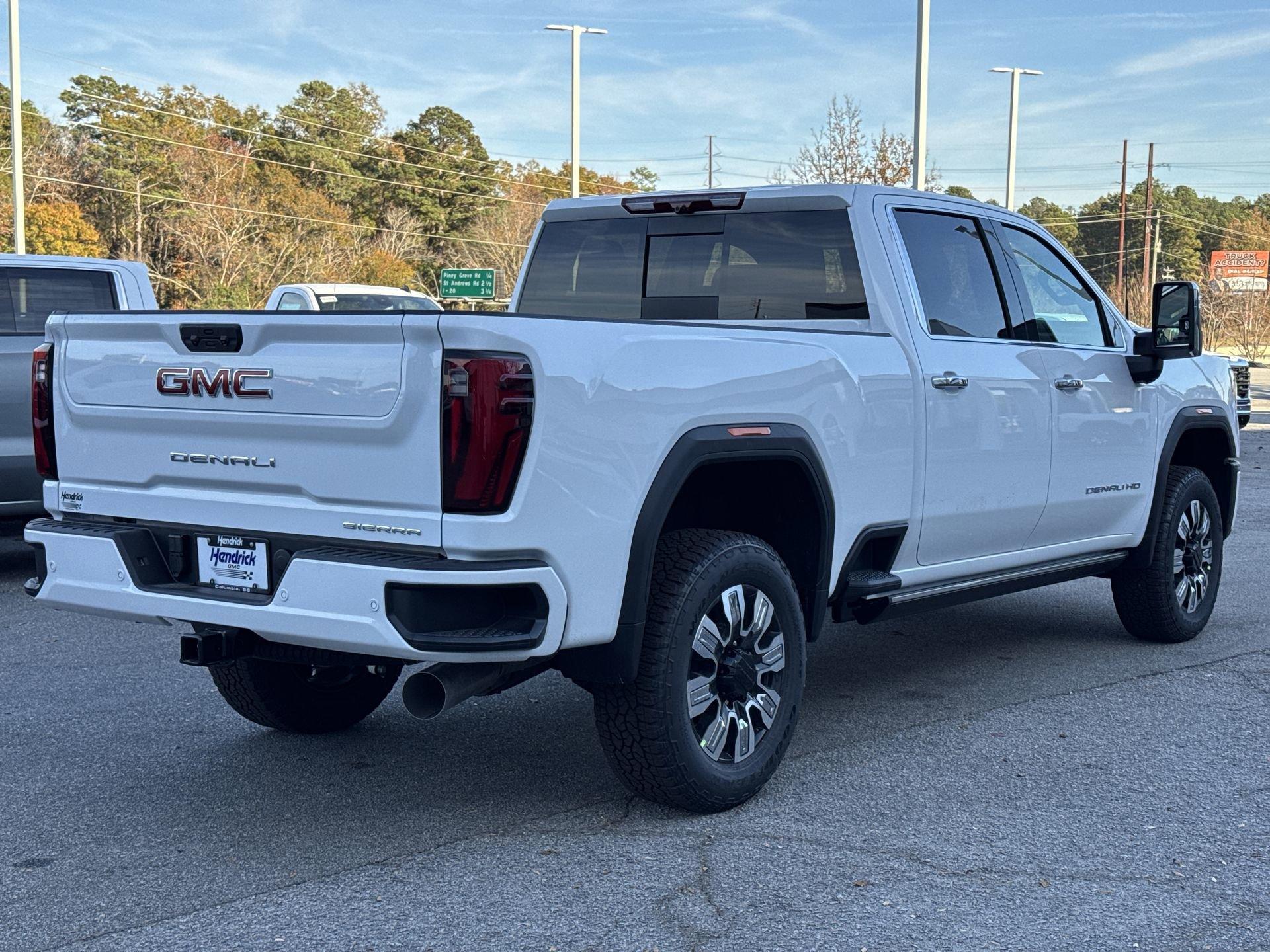 GMC Sierra 2500 Hd Denali Four Wheel Drive Crew Cab - Thumbnail 8