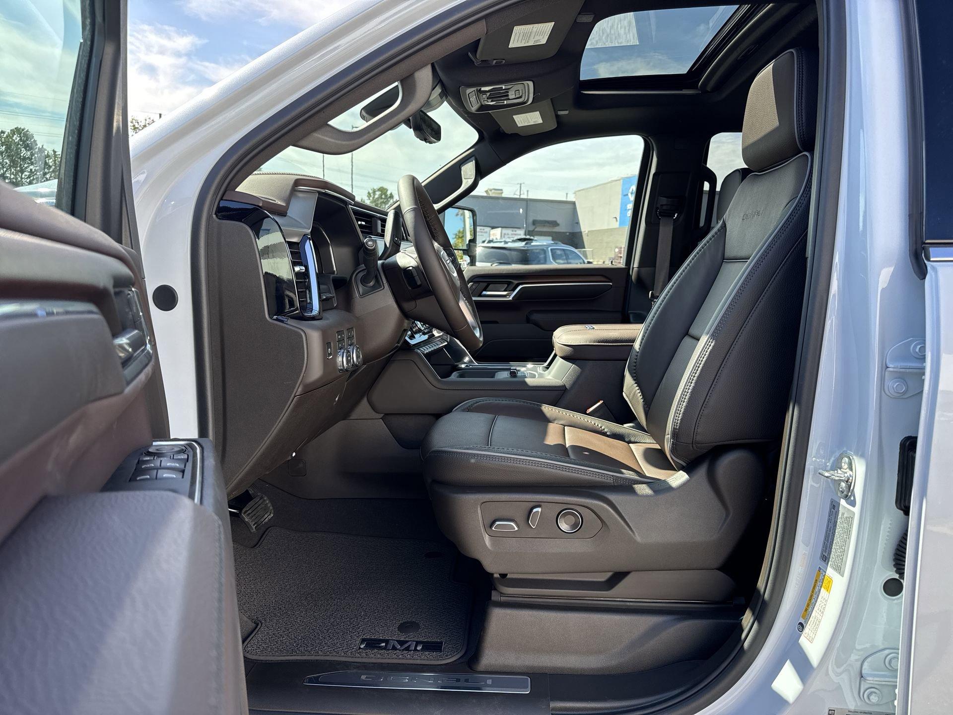 GMC Sierra 2500 Hd Denali Four Wheel Drive Crew Cab - Thumbnail 15