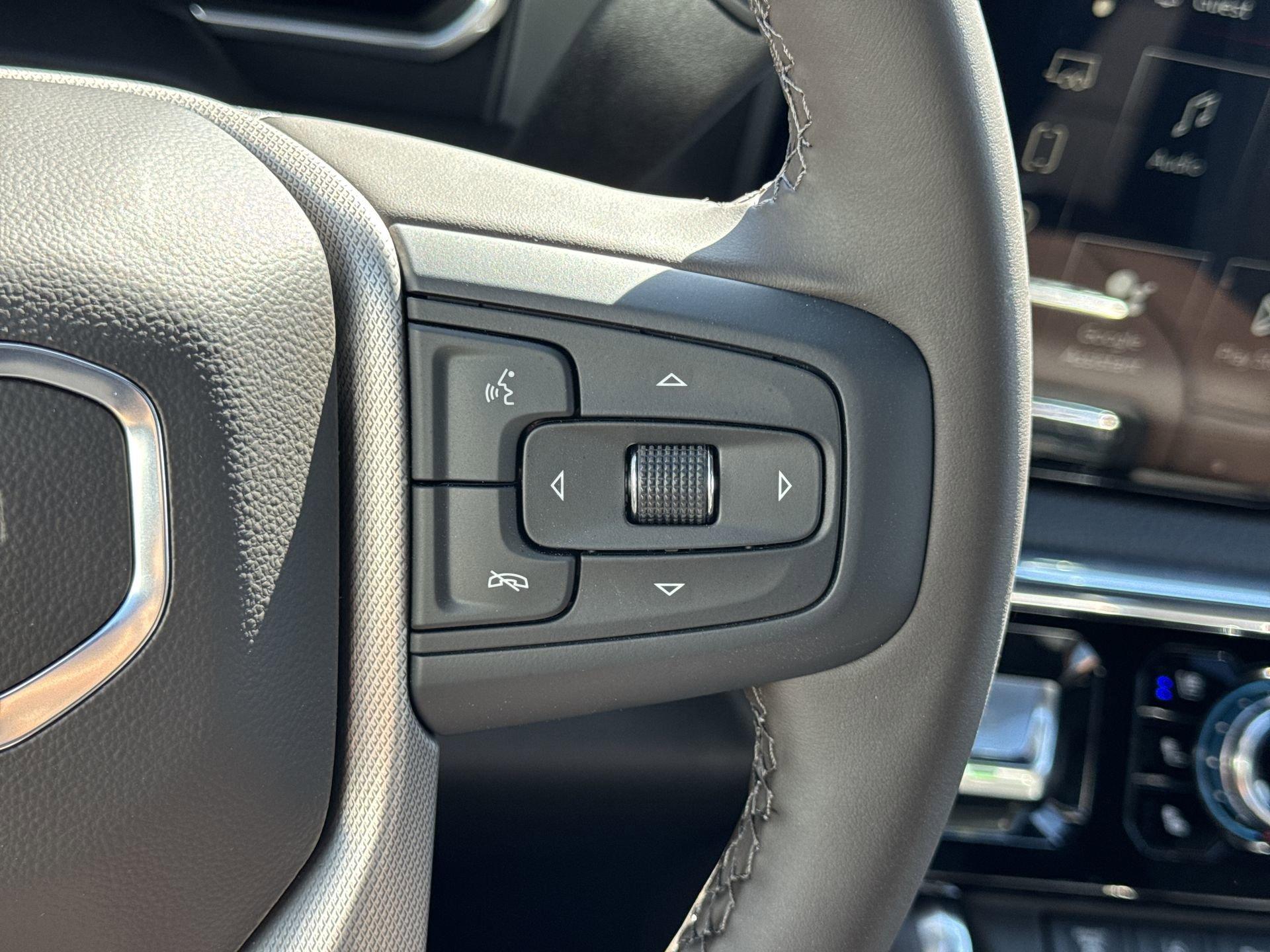 GMC Sierra 2500 Hd Denali Four Wheel Drive Crew Cab - Thumbnail 19