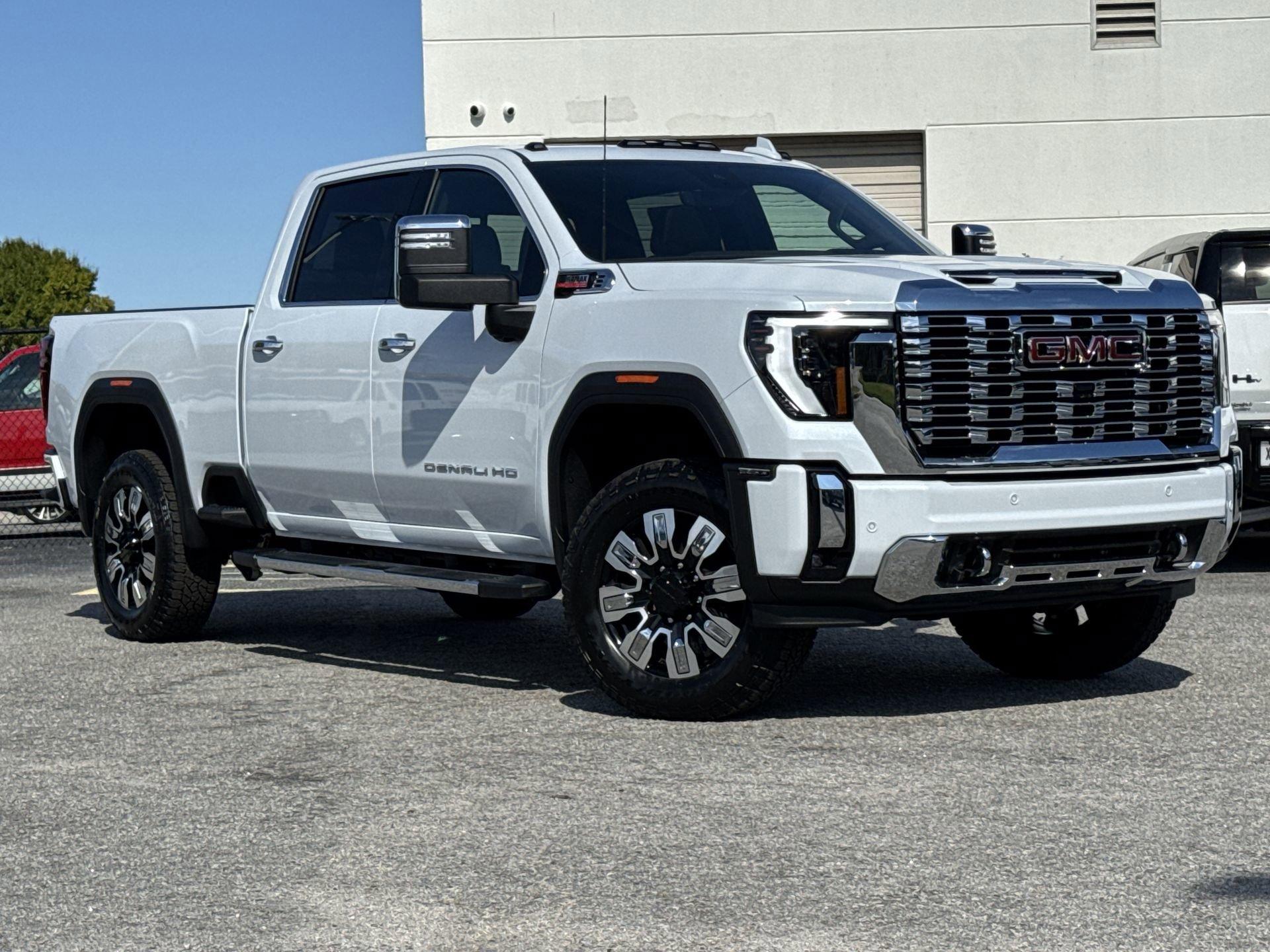 GMC Sierra 2500 Hd Denali Four Wheel Drive Crew Cab - Thumbnail 2