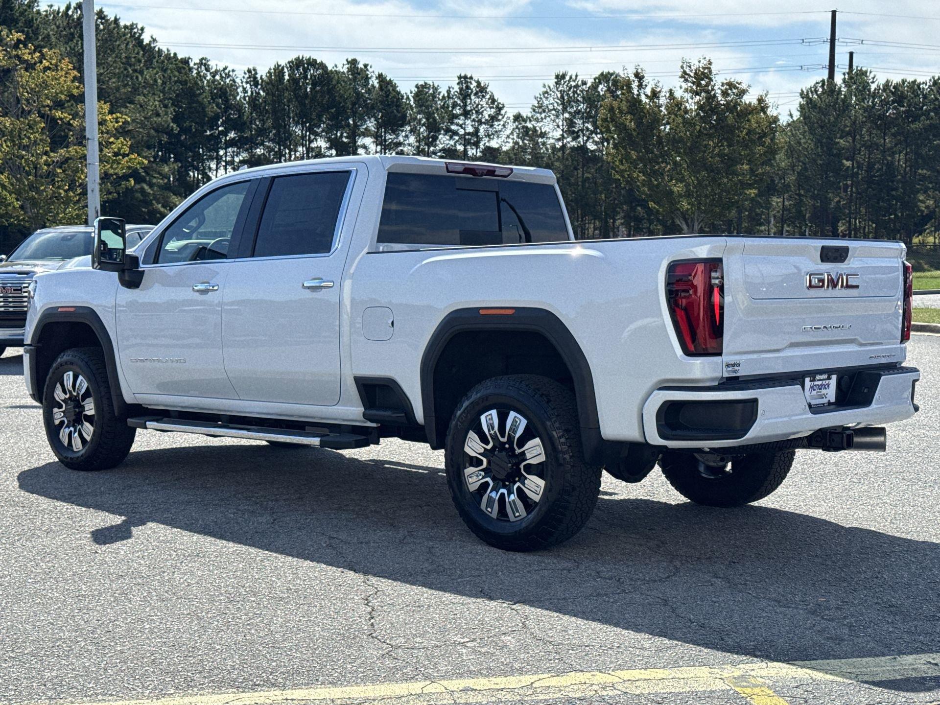 GMC Sierra 2500 Hd Denali Four Wheel Drive Crew Cab - Thumbnail 7