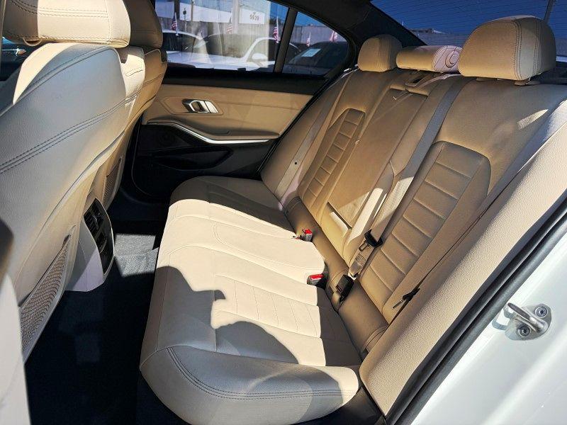 BMW 3 Series 330I - Thumbnail 15