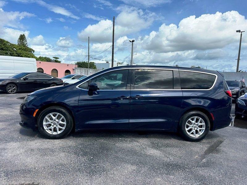 Chrysler Pacifica Touring - Thumbnail 9