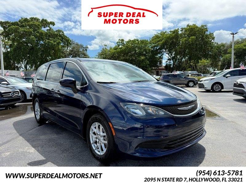 Chrysler Pacifica Touring - Thumbnail 2