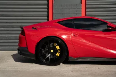 Ferrari 812 Superfast - Thumbnail 5