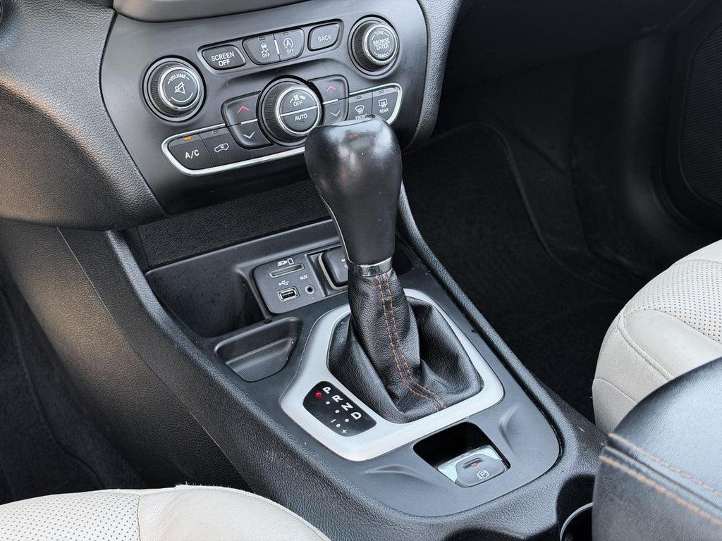 Jeep Cherokee Limited V6 - Thumbnail 12