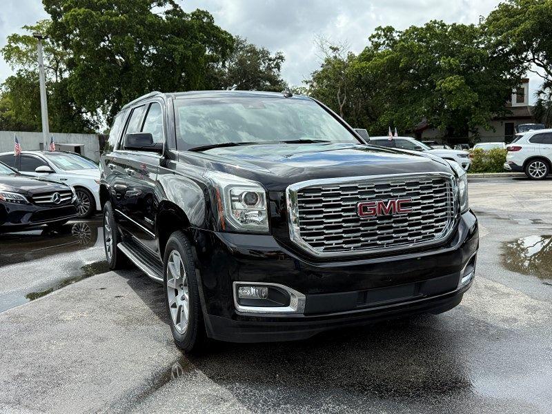 GMC Yukon Denali - Thumbnail 4
