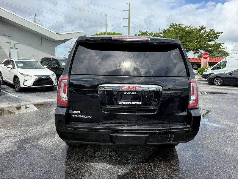 GMC Yukon Denali - Thumbnail 6