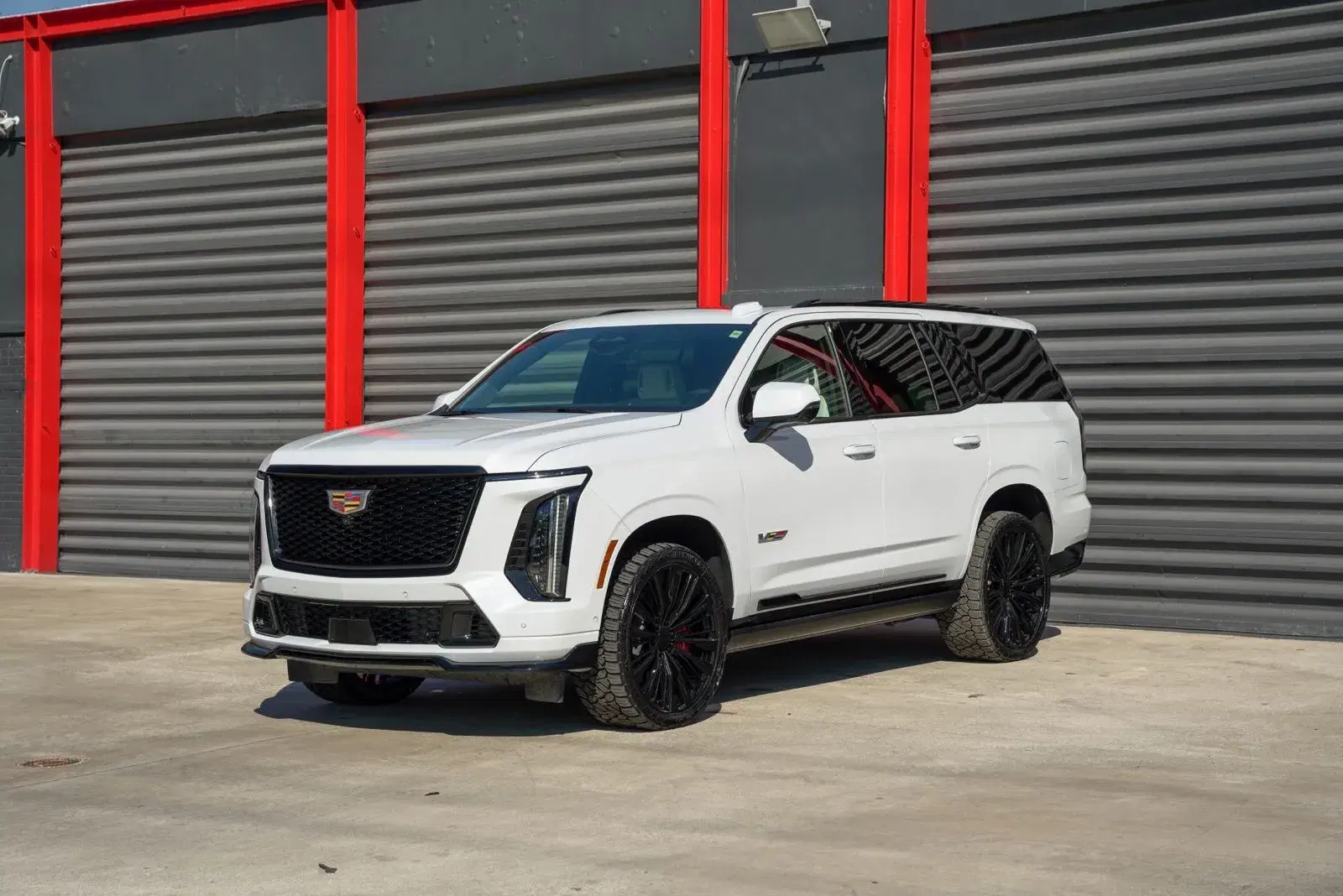 Cadillac Escalade V-Series - Thumbnail 2