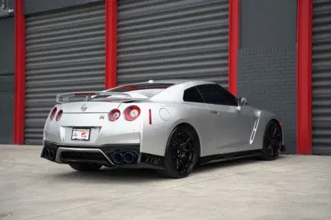 Nissan Gt-R Premium - Thumbnail 3