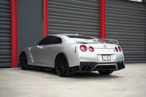 Nissan Gt-R Premium - Thumbnail 6