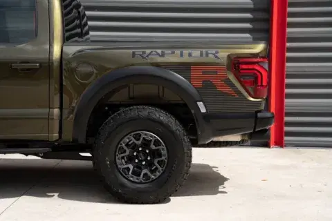Ford F-150 Raptor - Thumbnail 5