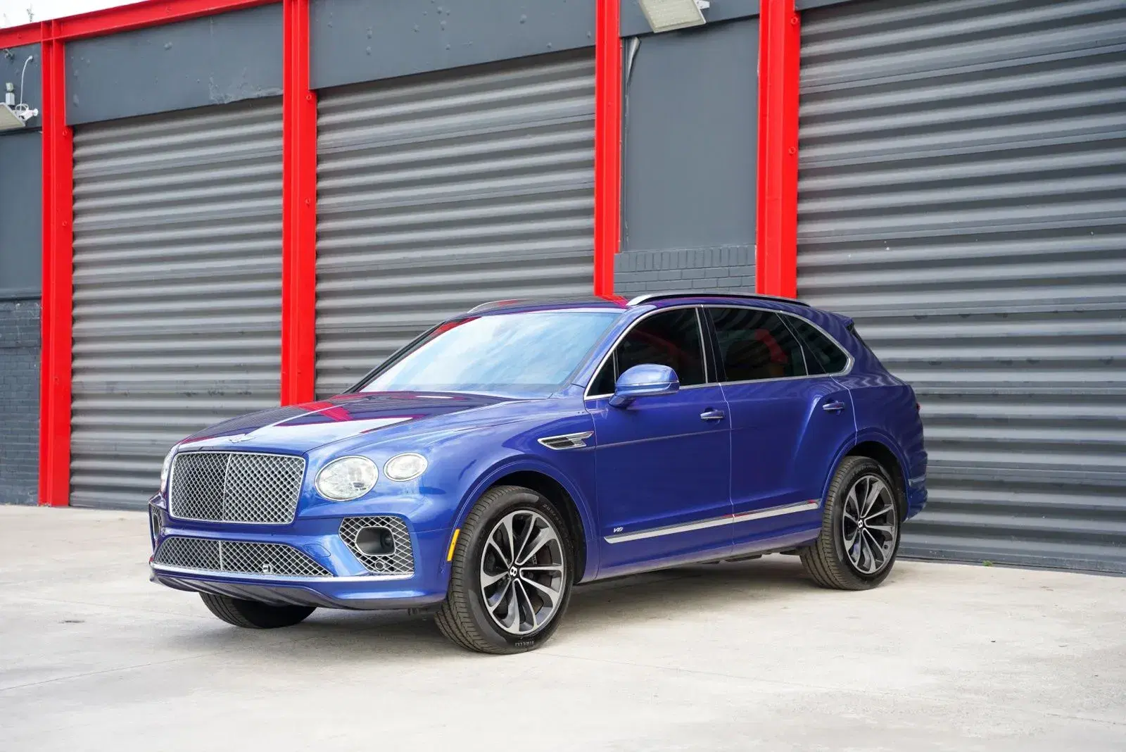 Bentley Bentayga V8 - View 1