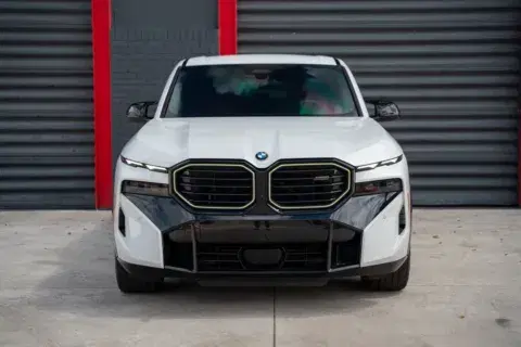 BMW Xm - Thumbnail 3