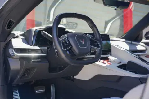 Chevrolet Corvette Stingray - Thumbnail 3