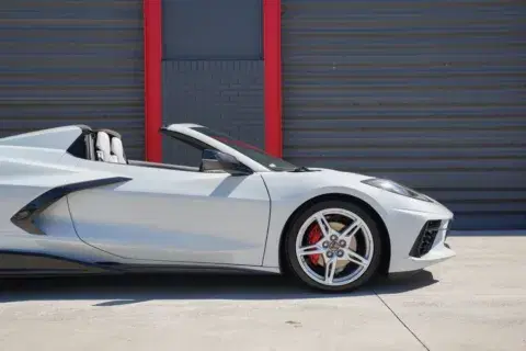 Chevrolet Corvette Stingray - Thumbnail 4