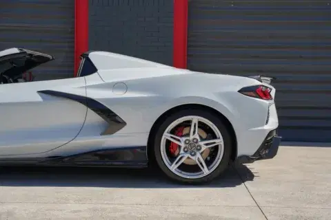 Chevrolet Corvette Stingray - Thumbnail 3