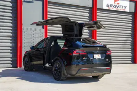 Tesla Model X Plaid - Thumbnail 4