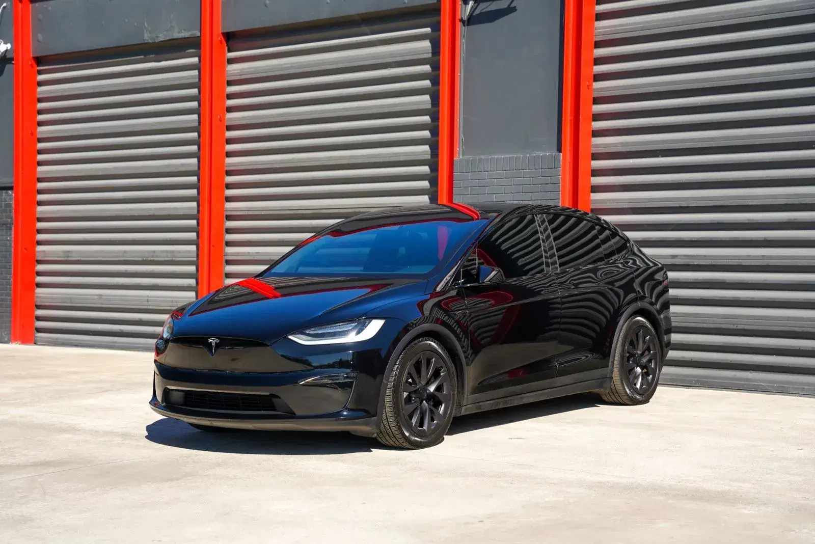 Tesla Model X Plaid - Thumbnail 2