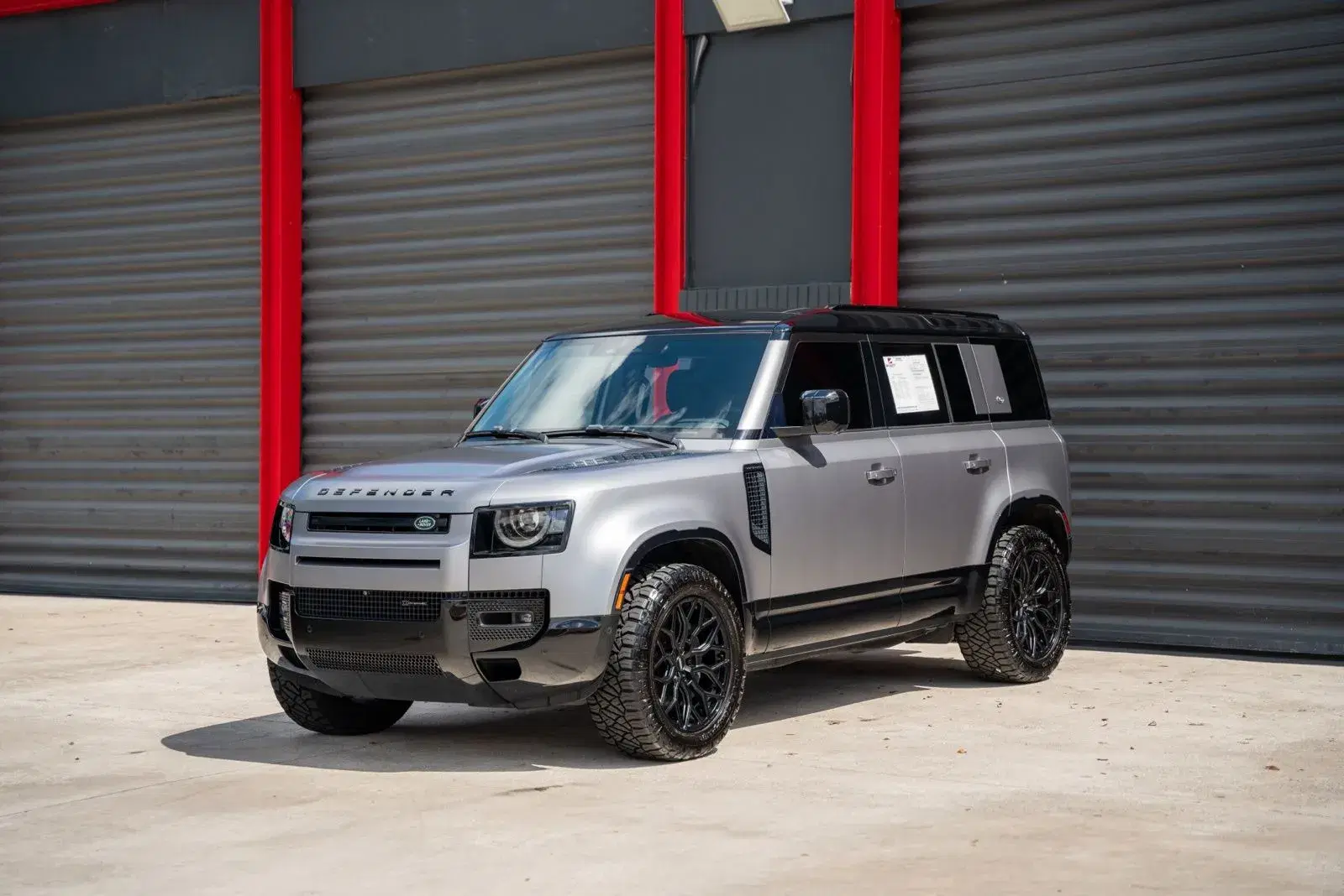 Land Rover Defender 110 X-Dynamic Se - Thumbnail 2