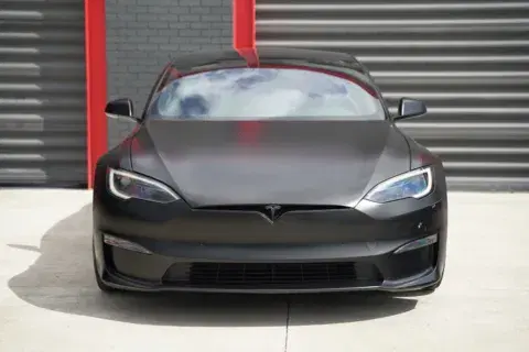 Tesla Model S Plaid - Thumbnail 3