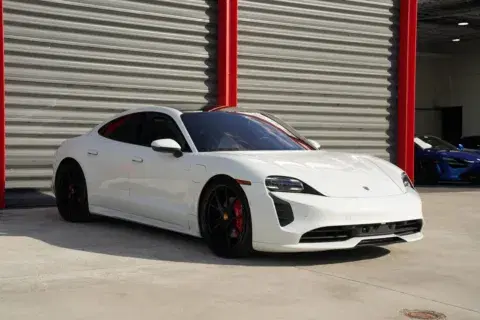 Porsche Taycan 4S - Thumbnail 3