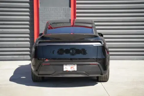 Tesla Model Y Long Range - Thumbnail 6