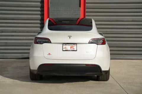 Tesla Model Y Long Range - Thumbnail 5