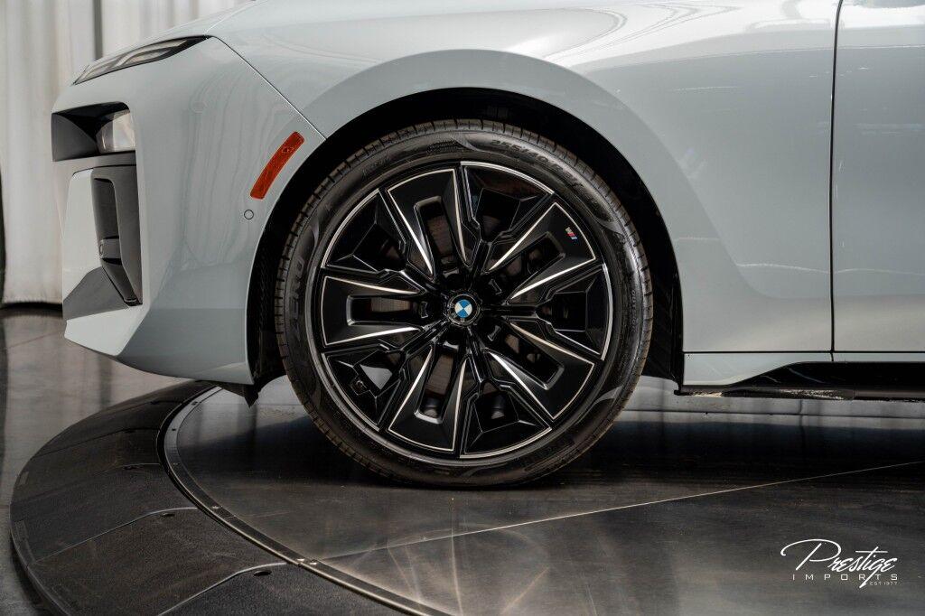 BMW 7 Series - Thumbnail 11